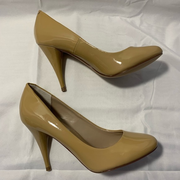 Steve Madden Patent Leather Classic Pumps - Picture 7 of 9